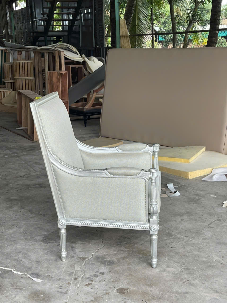 SOFA ĐƠN CỔ ĐIỂN LOUIS 16 DÁT BẠC